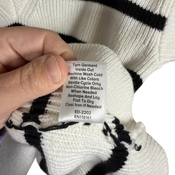 Evereve Women’s Oversized Sleeveless Striped Sweater Vest White/Black Size XS - Picture 5 of 7